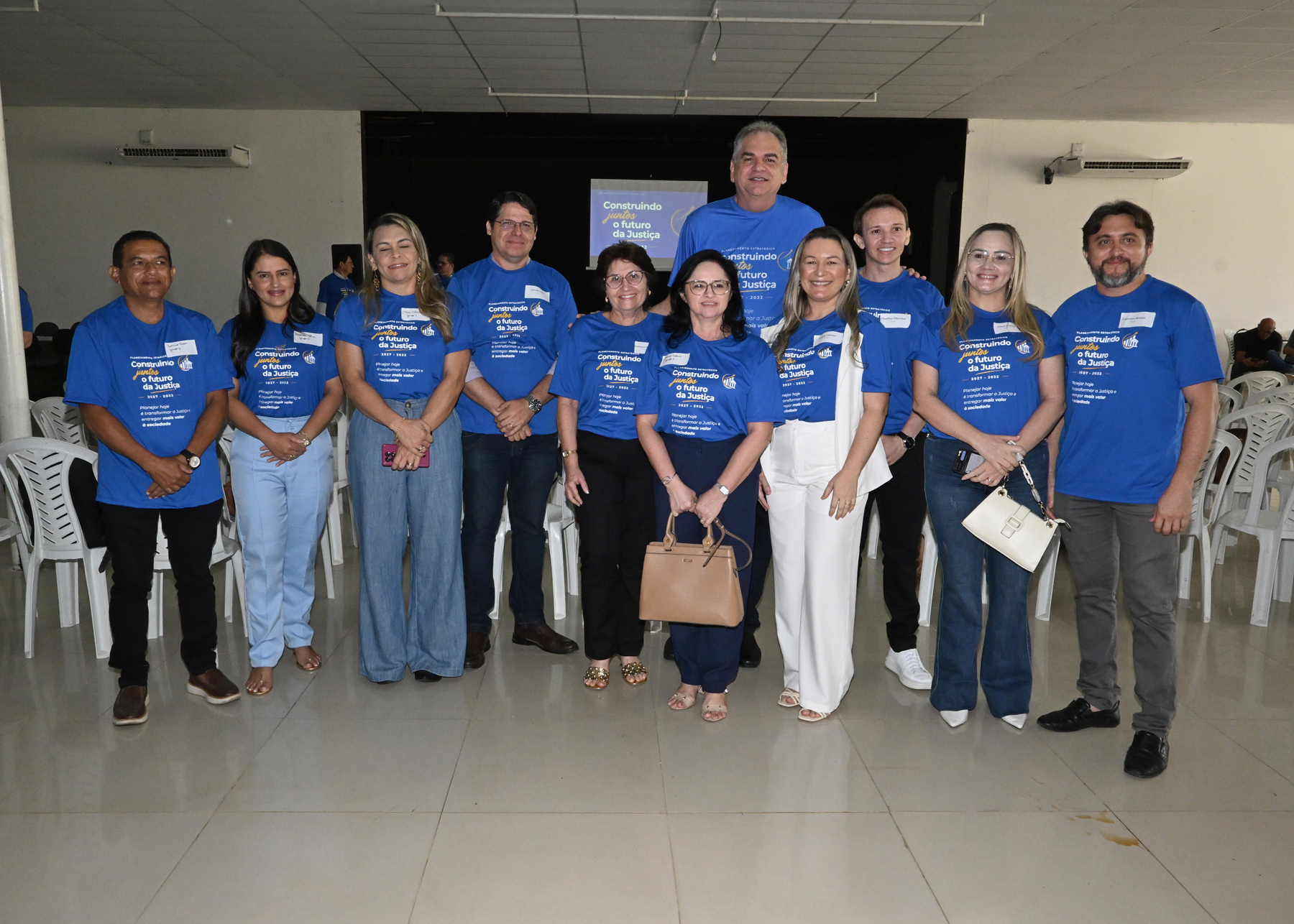 Foto do presidente do TJPB ao lado dos auxiliares em Patos, durante planejamento 2027–2032